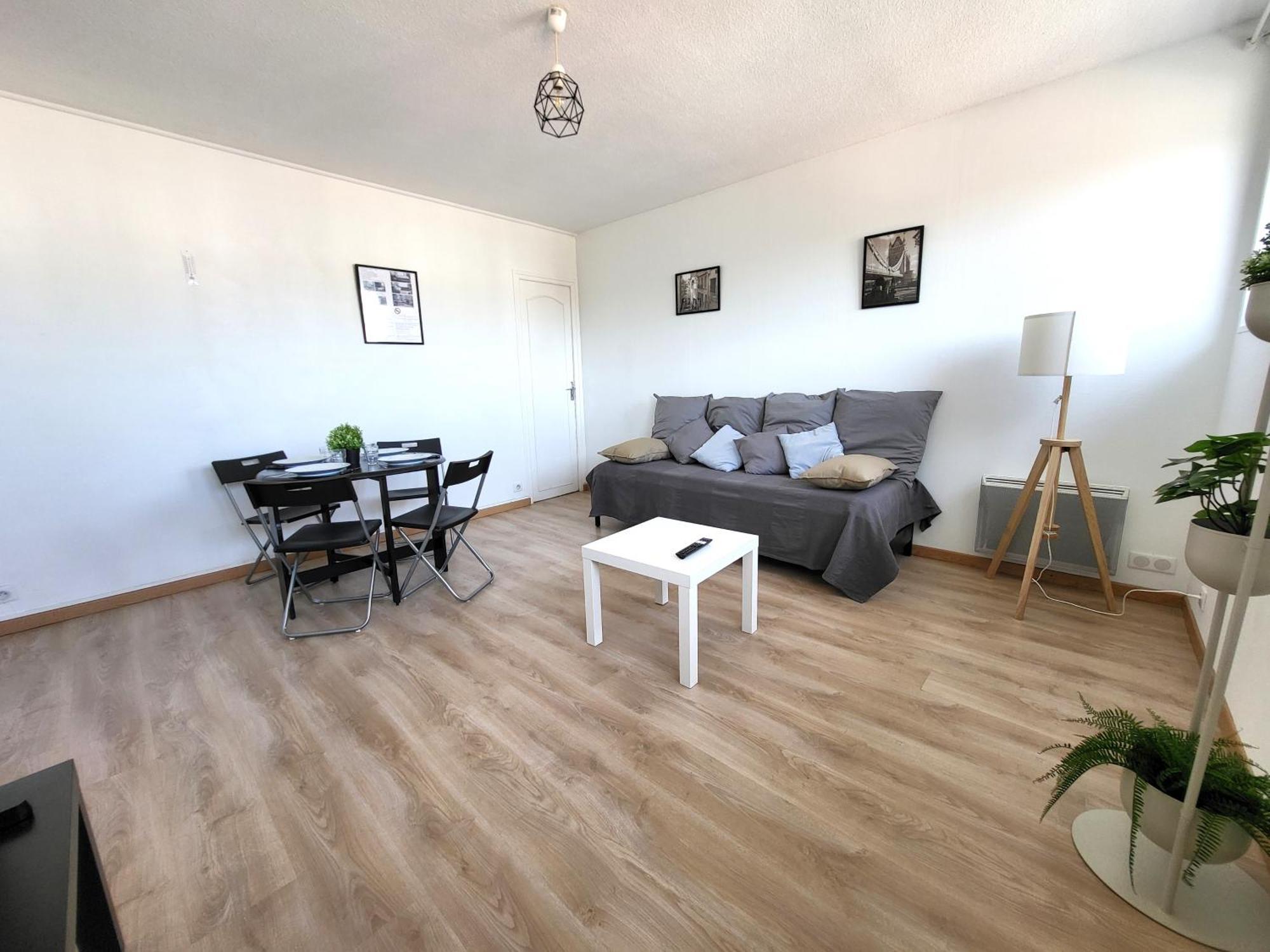 St-Quentin-En-Yvelines Plusieurs Appartements Avec Parking トラップ エクステリア 写真